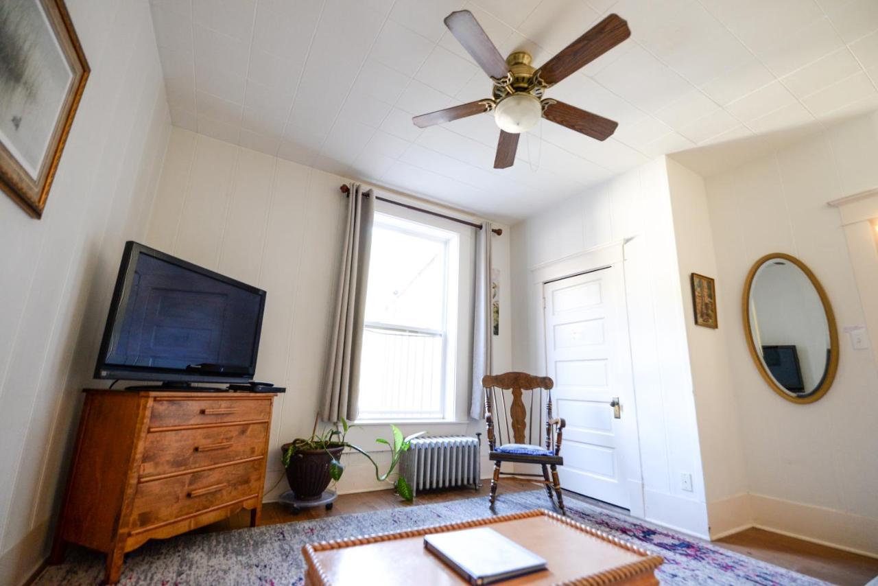 Brown & Hawkins Historical Apartments ซูเวิร์ด ภายนอก รูปภาพ