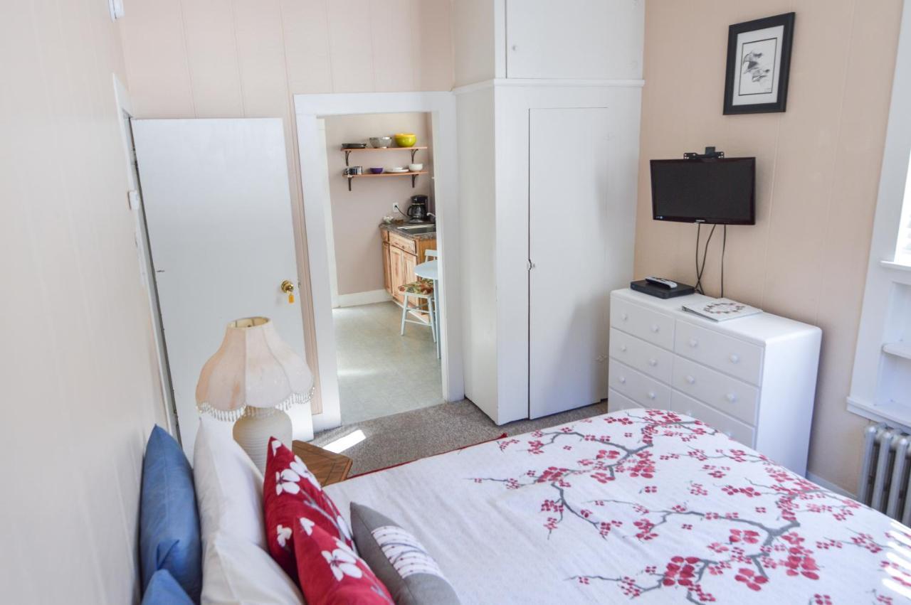 Brown & Hawkins Historical Apartments ซูเวิร์ด ภายนอก รูปภาพ