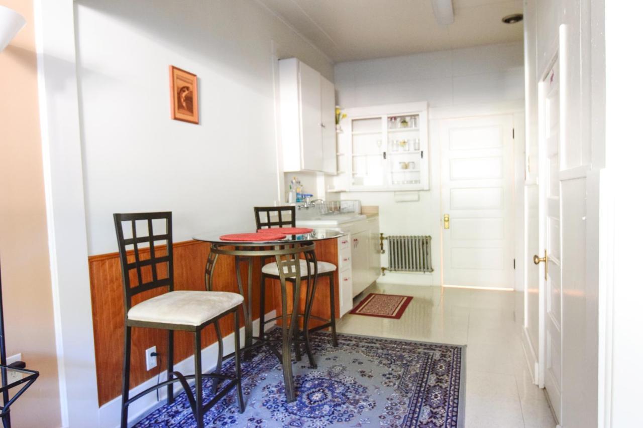 Brown & Hawkins Historical Apartments ซูเวิร์ด ภายนอก รูปภาพ